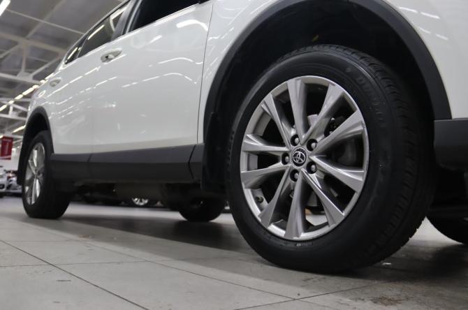 Toyota RAV4 IV (XA40) Рестайлинг с пробегом 2016 года, цена 2 695 950 рублей, 63777 км, внедорожник, Автокод Объявления