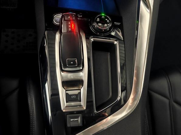Peugeot 3008 II с пробегом 2017 года, цена 1 570 000 рублей, 123000 км, внедорожник, Автокод Объявления