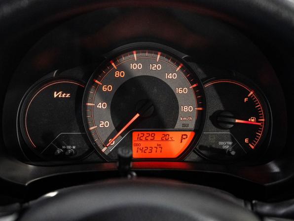 Toyota Vitz III (XP130) Рестайлинг 2 с пробегом 2017 года, цена 829 500 рублей, 142377 км, хэтчбек, Автокод Объявления
