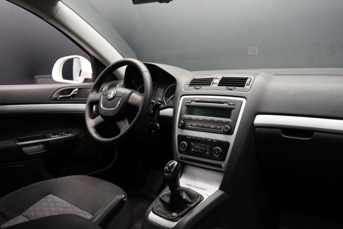 Skoda Octavia II (A5) Рестайлинг с пробегом 2011 года, цена 1 070 000 рублей, 150000 км, лифтбек, Автокод Объявления