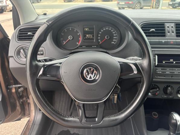 Volkswagen Polo V Рестайлинг с пробегом 2016 года, цена 950 000 рублей, 134170 км, седан, Автокод Объявления