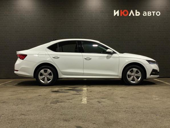 Skoda Octavia IV (A8) с пробегом 2021 года, цена 2 449 000 рублей, 77480 км, лифтбек, Автокод Объявления