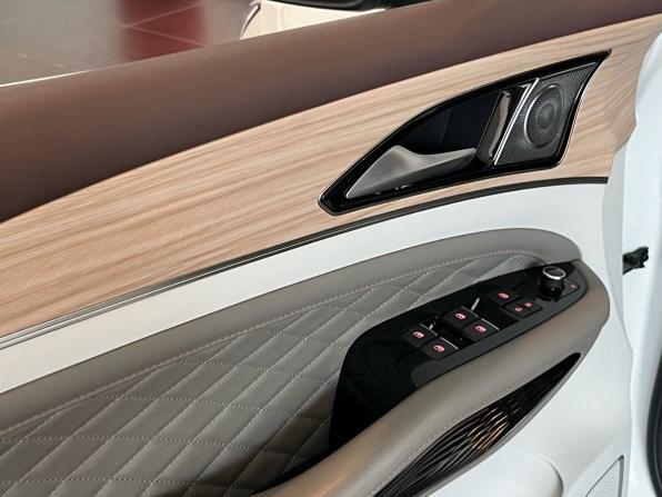 Forthing Yacht с пробегом 2023 года, цена 2 549 900 рублей, 21357 км, минивэн, Автокод Объявления