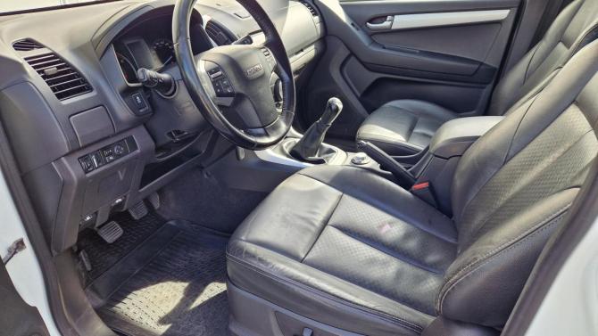 Isuzu D-Max II с пробегом 2017 года, цена 2 255 000 рублей, 256156 км, пикап, Автокод Объявления