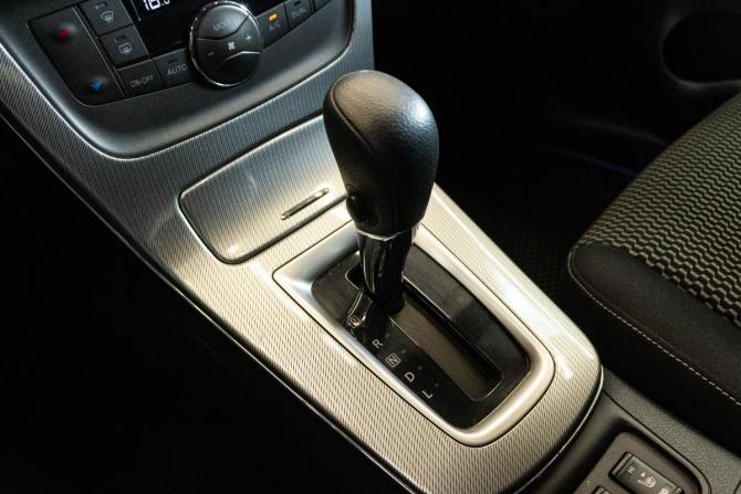 Nissan Tiida II с пробегом 2015 года, цена 1 260 000 рублей, 84334 км, хэтчбек, Автокод Объявления