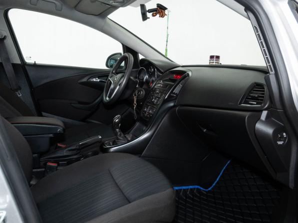 Opel Astra J Рестайлинг с пробегом 2014 года, цена 630 000 рублей, 185000 км, хэтчбек, Автокод Объявления