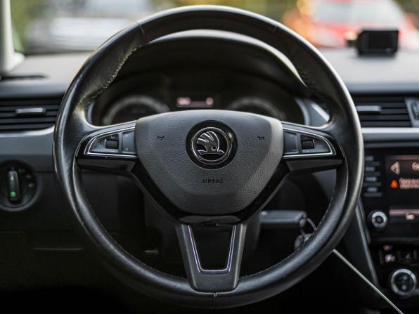 Skoda Octavia III (A7) Рестайлинг с пробегом 2020 года, цена 1 899 000 рублей, 60653 км, лифтбек, Автокод Объявления