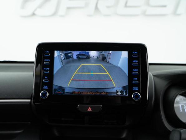 Toyota Yaris IV с пробегом 2021 года, цена 1 249 999 рублей, 74938 км, хэтчбек, Автокод Объявления
