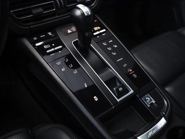 Porsche Macan I Рестайлинг 2 с пробегом 2021 года, цена 5 449 000 рублей, 90927 км, внедорожник, Автокод Объявления