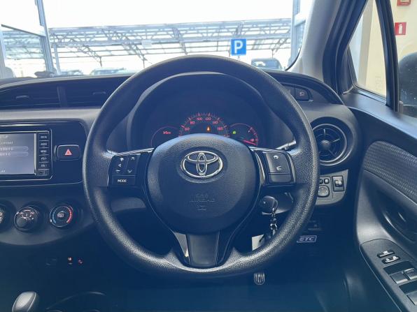 Toyota Vitz III (XP130) Рестайлинг 2 с пробегом 2018 года, цена 940 000 рублей, 93000 км, хэтчбек, Автокод Объявления