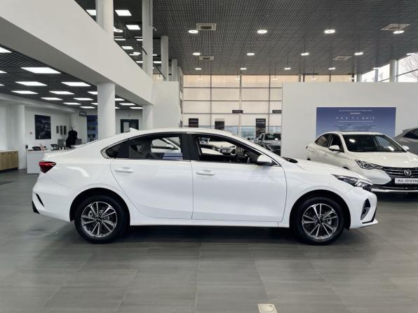 Kia K3 II (China Market) Рестайлинг с пробегом 2023 года, цена 2 109 900 рублей, 2700 км, седан, Автокод Объявления