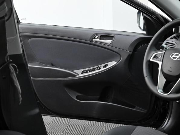 Hyundai Solaris I Рестайлинг с пробегом 2015 года, цена 749 000 рублей, 89000 км, седан, Автокод Объявления
