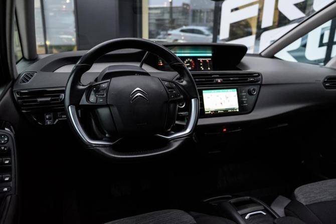Citroen C4 Picasso II Рестайлинг с пробегом 2017 года, цена 1 450 000 рублей, 123794 км, компактвэн, Автокод Объявления