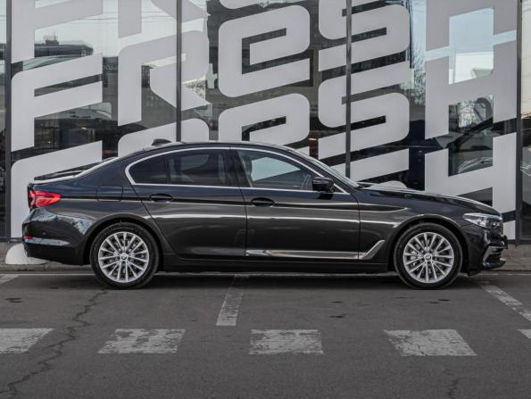 BMW 5 серии VII (G30/G31/G38) с пробегом 2019 года, цена 4 540 000 рублей, 42118 км, седан, Автокод Объявления