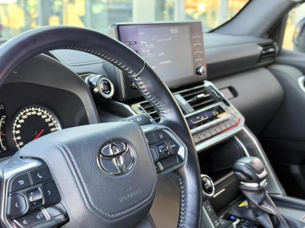 Toyota Land Cruiser 300 Series с пробегом 2022 года, цена 14 150 000 рублей, 21228 км, внедорожник, Автокод Объявления
