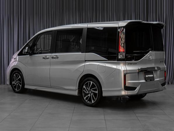 Honda Stepwgn V с пробегом 2017 года, цена 1 779 000 рублей, 172072 км, минивэн, Автокод Объявления