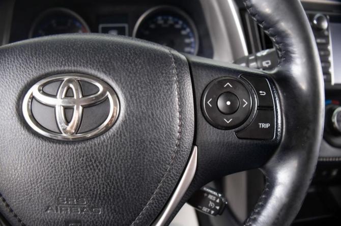 Toyota RAV4 IV (XA40) Рестайлинг с пробегом 2017 года, цена 2 799 000 рублей, 142562 км, внедорожник, Автокод Объявления