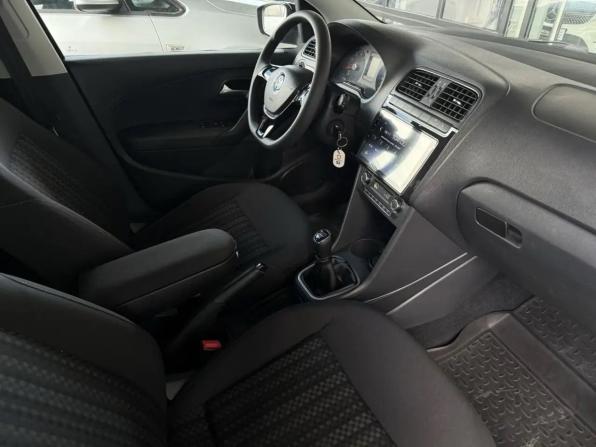 Volkswagen Polo V Рестайлинг с пробегом 2017 года, цена 1 050 000 рублей, 76215 км, седан, Автокод Объявления