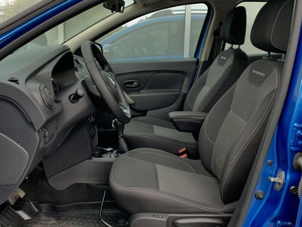 Renault Sandero II Рестайлинг с пробегом 2021 года, цена 1 299 000 рублей, 68000 км, хэтчбек, Автокод Объявления