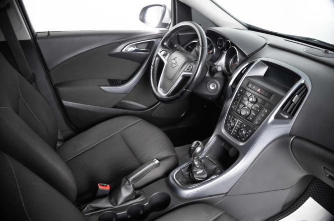 Opel Astra J Рестайлинг с пробегом 2012 года, цена 799 000 рублей, 201000 км, седан, Автокод Объявления