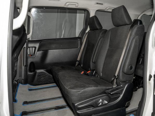 Toyota Noah III (R80) с пробегом 2015 года, цена 1 700 000 рублей, 205710 км, минивэн, Автокод Объявления