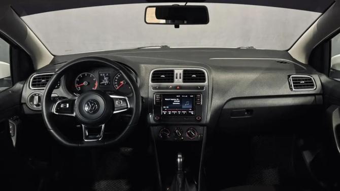 Volkswagen Polo V Рестайлинг с пробегом 2019 года, цена 1 240 000 рублей, 133136 км, седан, Автокод Объявления