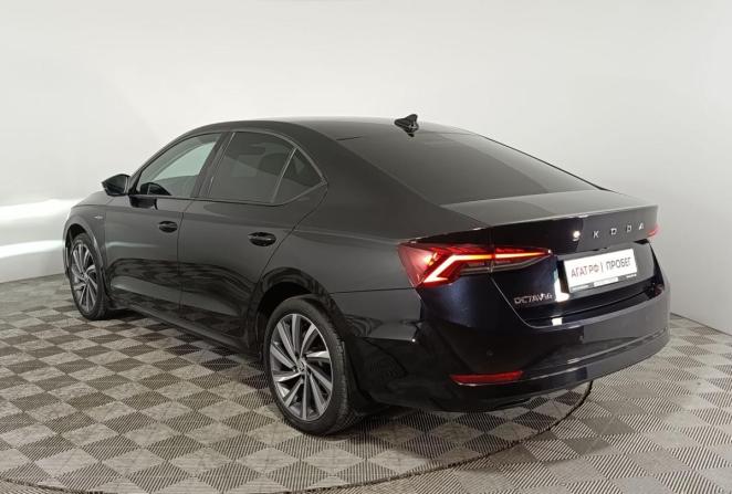 Skoda Octavia IV (A8) с пробегом 2021 года, цена 2 170 000 рублей, 131039 км, лифтбек, Автокод Объявления