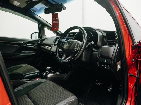 Honda Fit III Рестайлинг с пробегом 2017 года, цена 1 079 000 рублей, 149751 км, хэтчбек, Автокод Объявления