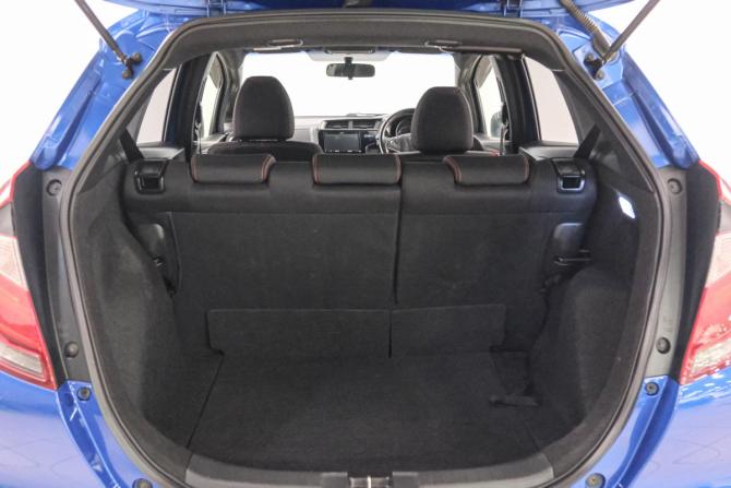 Honda Fit III Рестайлинг с пробегом 2018 года, цена 1 759 000 рублей, 56000 км, хэтчбек, Автокод Объявления