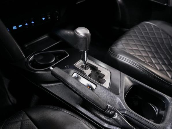 Toyota RAV4 IV (XA40) Рестайлинг с пробегом 2018 года, цена 2 645 000 рублей, 130400 км, внедорожник, Автокод Объявления