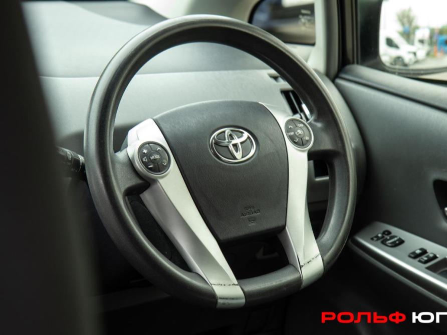 Toyota Prius III Рестайлинг (XW30) Москва  - изображение 11