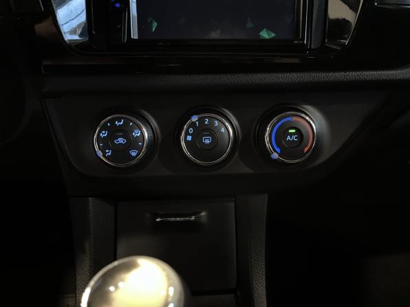 Toyota Corolla XI (E160 E170 E180) с пробегом 2013 года, цена 926 000 рублей, 237480 км, седан, Автокод Объявления