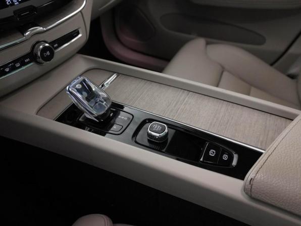 Volvo XC60 II Рестайлинг с пробегом 2021 года, цена 3 899 077 рублей, 110856 км, внедорожник, Автокод Объявления