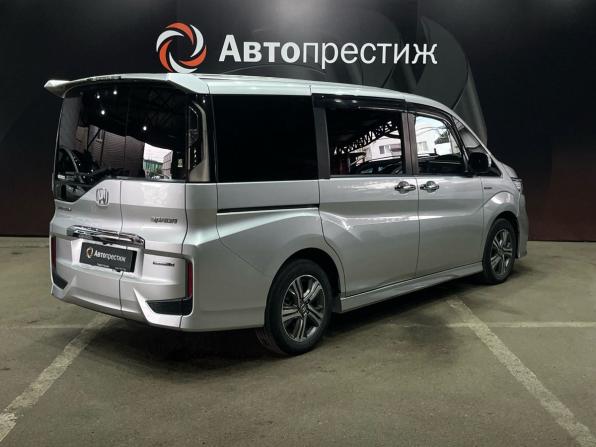 Honda Stepwgn V Рестайлинг с пробегом 2018 года, цена 2 100 000 рублей, 130000 км, минивэн, Автокод Объявления