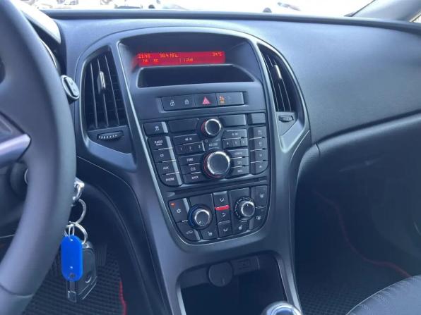Opel Astra J Рестайлинг с пробегом 2014 года, цена 799 000 рублей, 84398 км, хэтчбек, Автокод Объявления