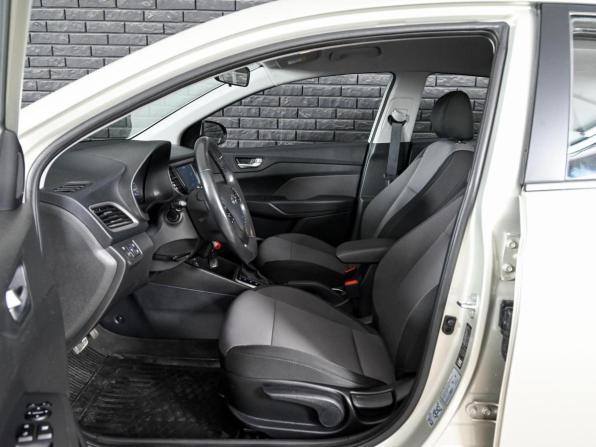 Hyundai Solaris II с пробегом 2018 года, цена 1 300 000 рублей, 72205 км, седан, Автокод Объявления