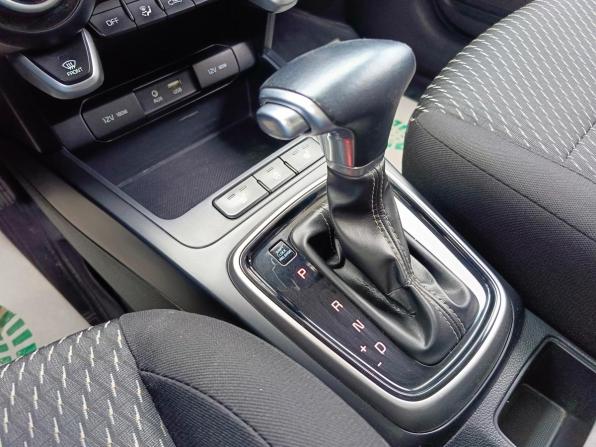 Kia Rio IV с пробегом 2018 года, цена 1 374 995 рублей, 136200 км, хэтчбек, Автокод Объявления