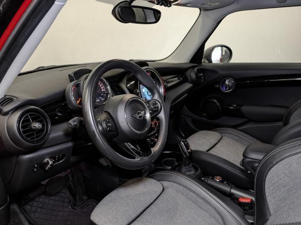 Mini Hatch III (F55/F56) Рестайлинг с пробегом 2019 года, цена 1 850 000 рублей, 107800 км, хэтчбек, Автокод Объявления