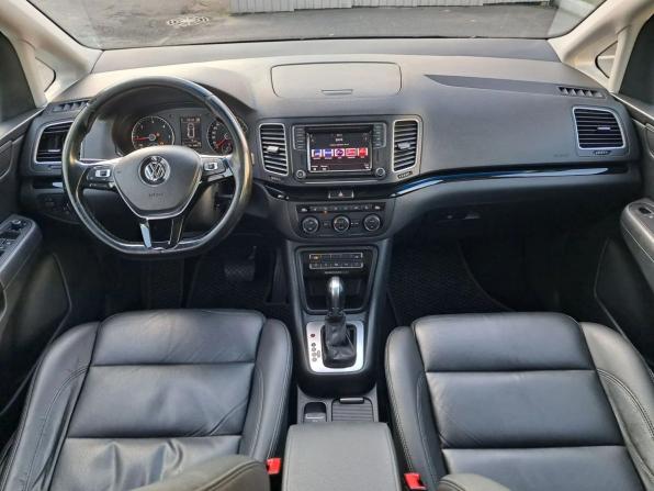 Volkswagen Sharan II Рестайлинг с пробегом 2018 года, цена 1 747 000 рублей, 162170 км, минивэн, Автокод Объявления