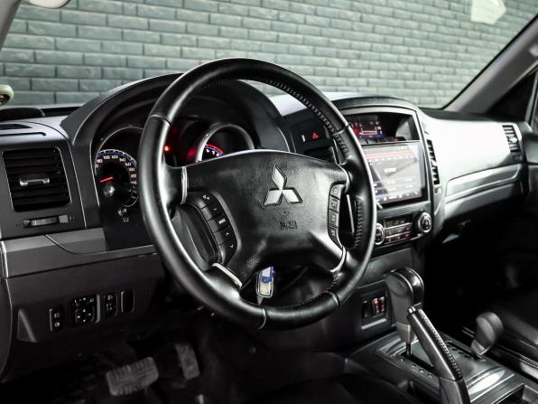Mitsubishi Pajero IV с пробегом 2011 года, цена 1 860 000 рублей, 302600 км, внедорожник, Автокод Объявления