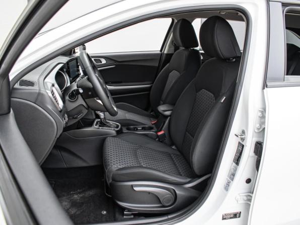 Kia Ceed III Рестайлинг с пробегом 2022 года, цена 2 260 000 рублей, 41418 км, универсал, Автокод Объявления