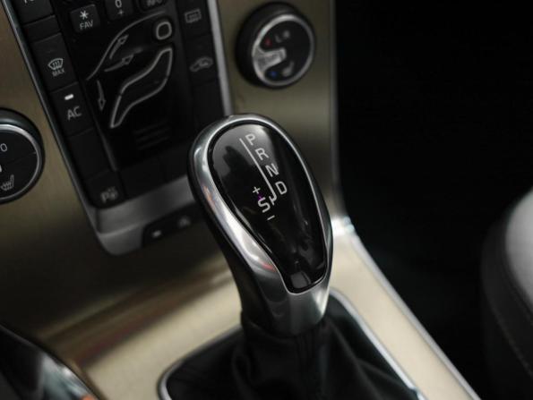 Volvo V40 Cross Country I с пробегом 2014 года, цена 1 149 000 рублей, 196076 км, хэтчбек, Автокод Объявления