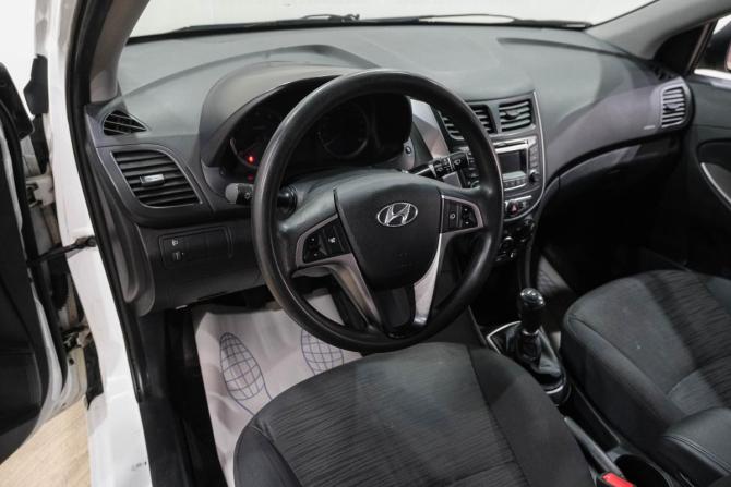 Hyundai Solaris I Рестайлинг с пробегом 2016 года, цена 899 000 рублей, 177000 км, седан, Автокод Объявления
