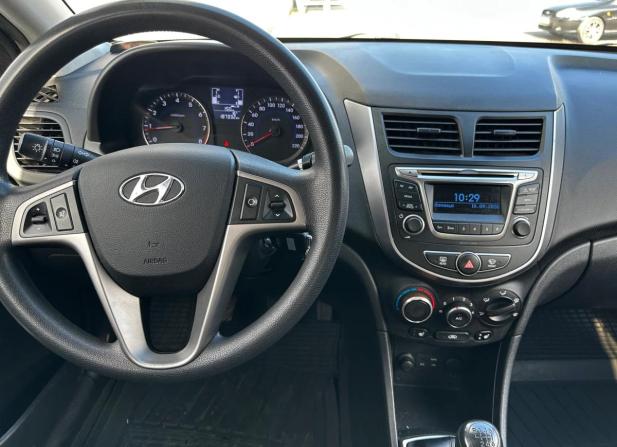 Hyundai Solaris I Рестайлинг с пробегом 2015 года, цена 815 000 рублей, 187350 км, седан, Автокод Объявления