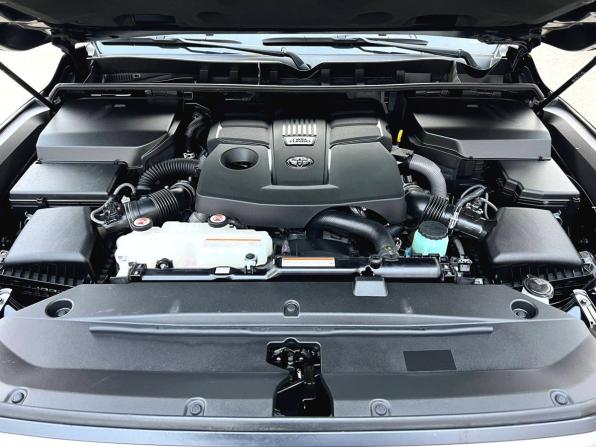 Toyota Land Cruiser 300 Series с пробегом 2022 года, цена 11 360 000 рублей, 5712 км, внедорожник, Автокод Объявления