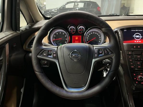 Opel Astra J Рестайлинг с пробегом 2015 года, цена 875 000 рублей, 132470 км, хэтчбек, Автокод Объявления