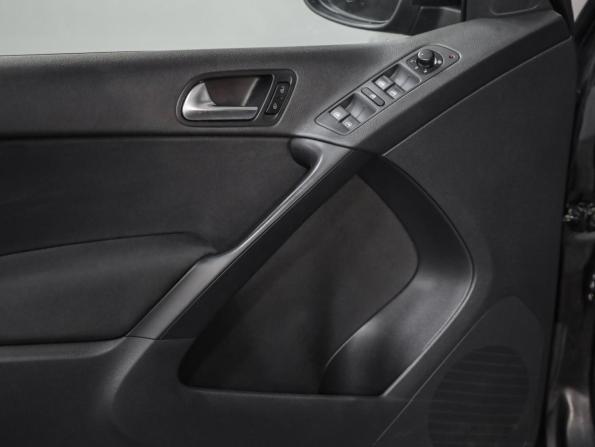 Volkswagen Tiguan I Рестайлинг с пробегом 2012 года, цена 989 000 рублей, 134512 км, внедорожник, Автокод Объявления