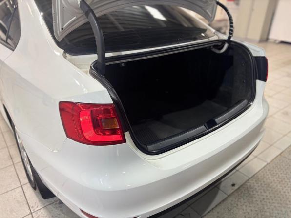 Volkswagen Jetta VI с пробегом 2011 года, цена 899 000 рублей, 184941 км, седан, Автокод Объявления