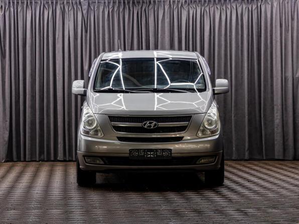 Hyundai H-1 II с пробегом 2010 года, цена 1 695 000 рублей, 185000 км, минивэн, Автокод Объявления