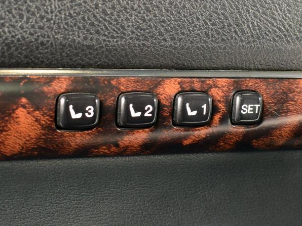 Toyota Land Cruiser 200 Series Рестайлинг 1 с пробегом 2015 года, цена 4 299 995 рублей, 179959 км, внедорожник, Автокод Объявления